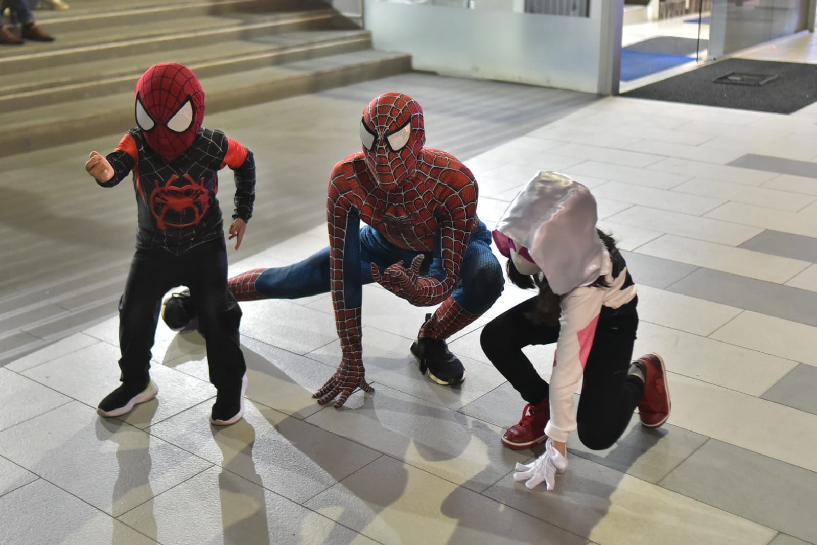 Fans salen emocionados del preestreno de “Spider Man: Sin camino a casa” -  Zoe Radio Bolivia